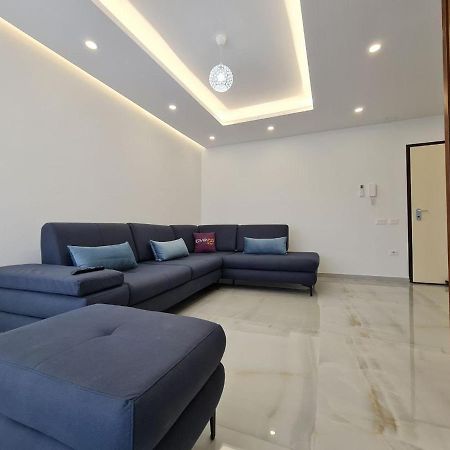 Alvi Apartment โกเลม ภายนอก รูปภาพ