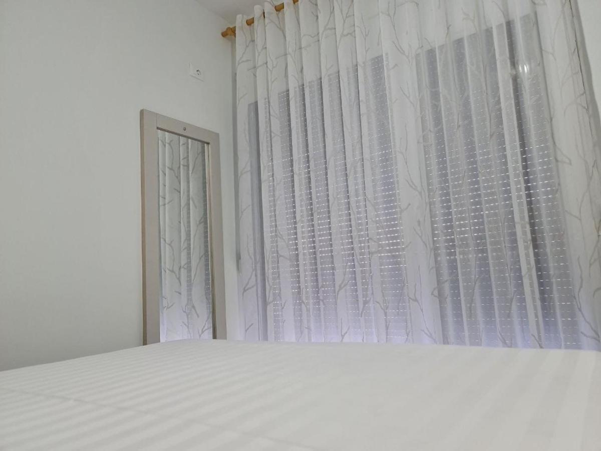 Alvi Apartment โกเลม ภายนอก รูปภาพ