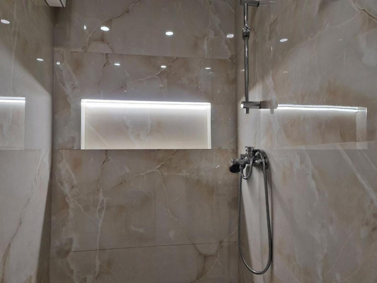 Alvi Apartment โกเลม ภายนอก รูปภาพ